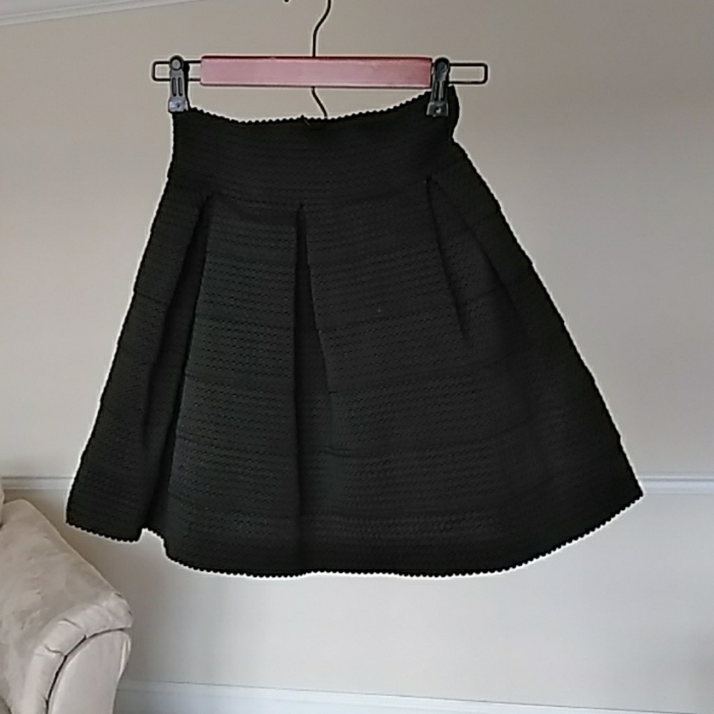 Trendy black skirt